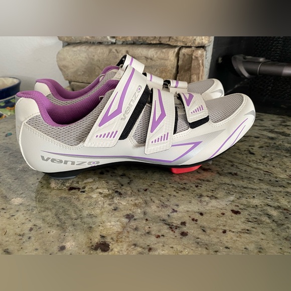 Nearly Brand New Venzo Cycling Shoes with Delta Clips - Picture 3 of 4